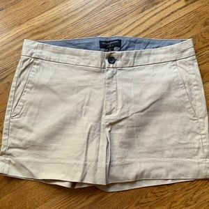 3/$30 Banana Republic Hampton Fit khaki shorts 6